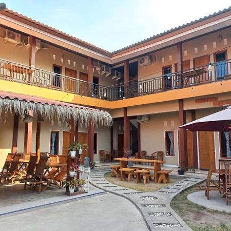 Asta Homestay كاريمونجاوا المظهر الخارجي الصورة